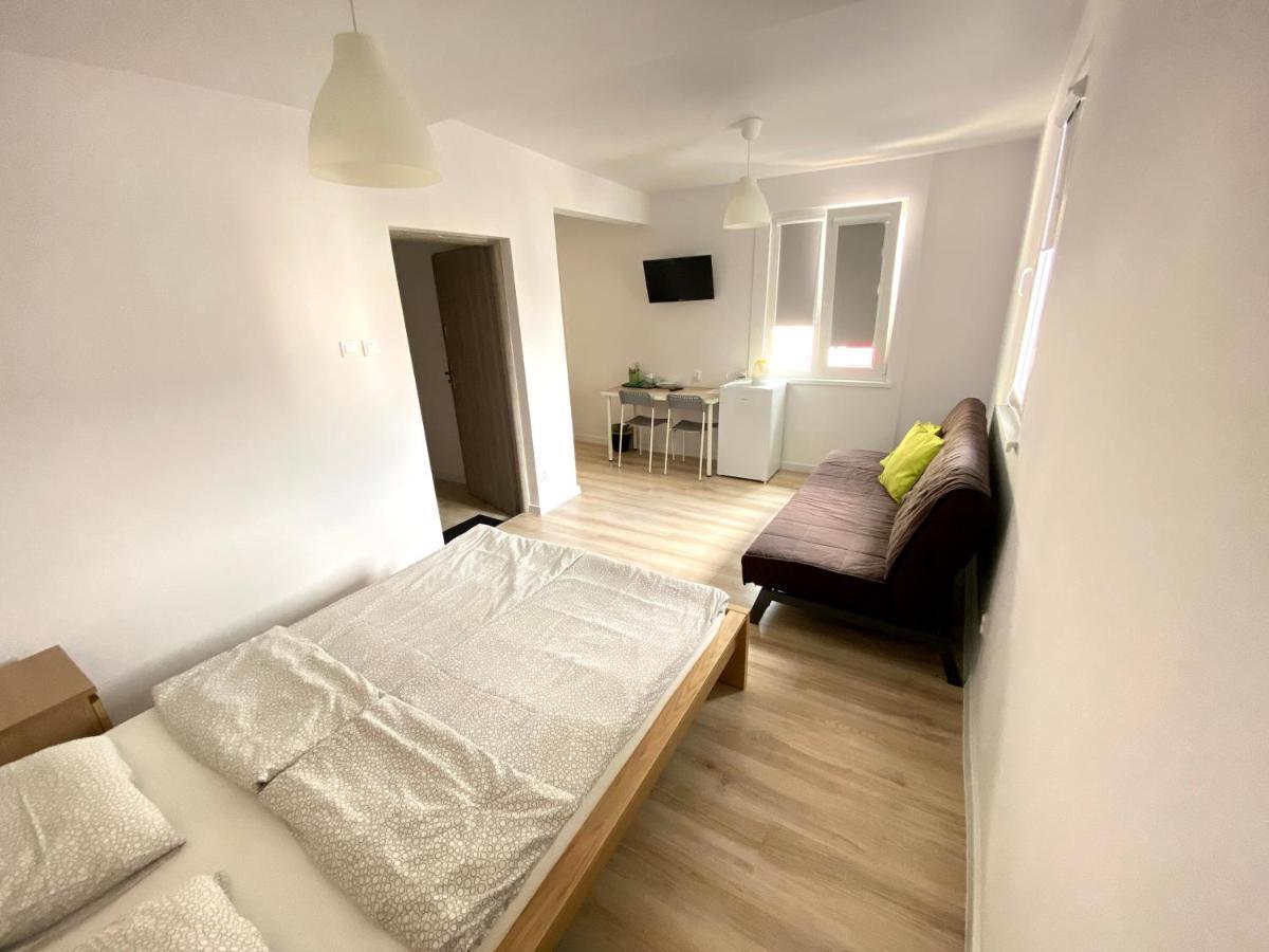 Zefir Pokoje Apartment อูเนียชแช ภายนอก รูปภาพ